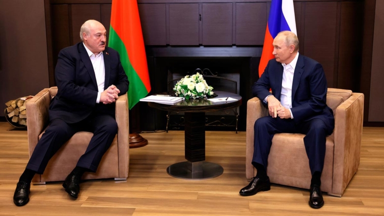 Лукашенко заявил, что обсуждал с Путиным вопросы развития ВПК с учетом спецоперации