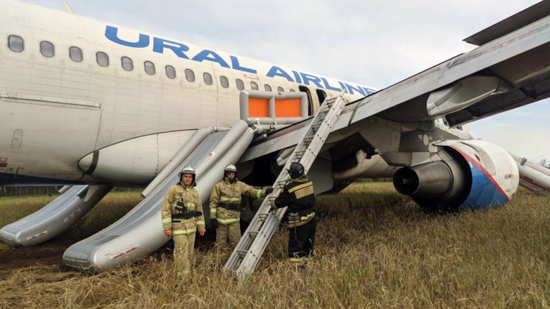 СКР: аварийно севший под Новосибирском самолет не получил серьезных повреждений