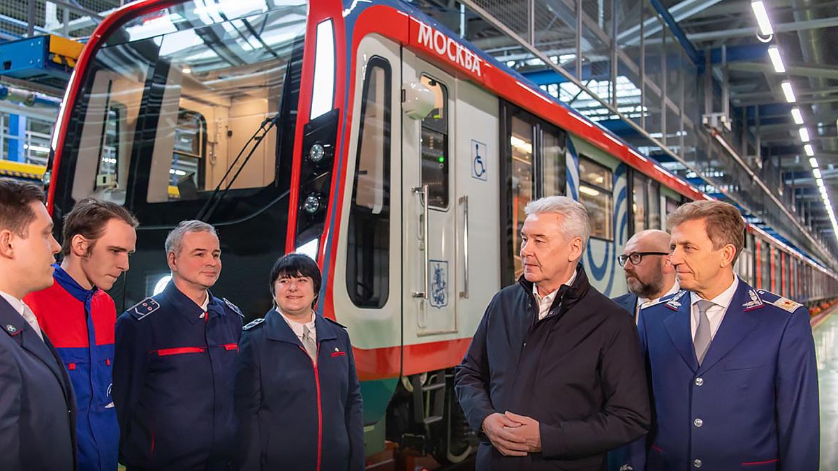 Собянин: 500 вагонов поездов "Москва-2020" появится в метро столицы до 2026 года
