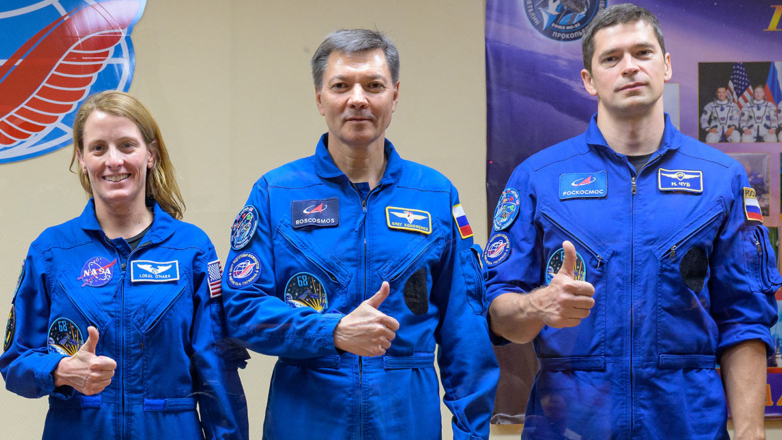 Роскосмос назвал космонавтов, которые отправятся к МКС на корабле "Союз МС-24"