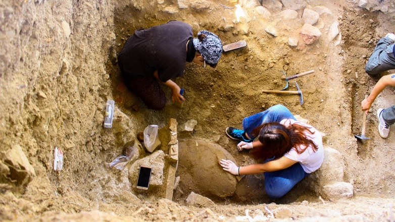 Археологи нашли тени для век и румяна 2000-летней давности на западе Турции