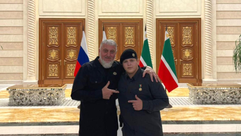 Избивший арестованного 15-летний сын Кадырова стал Героем Чечни