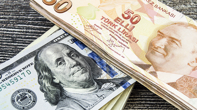 Турецкая лира продолжила падение по отношению к доллару