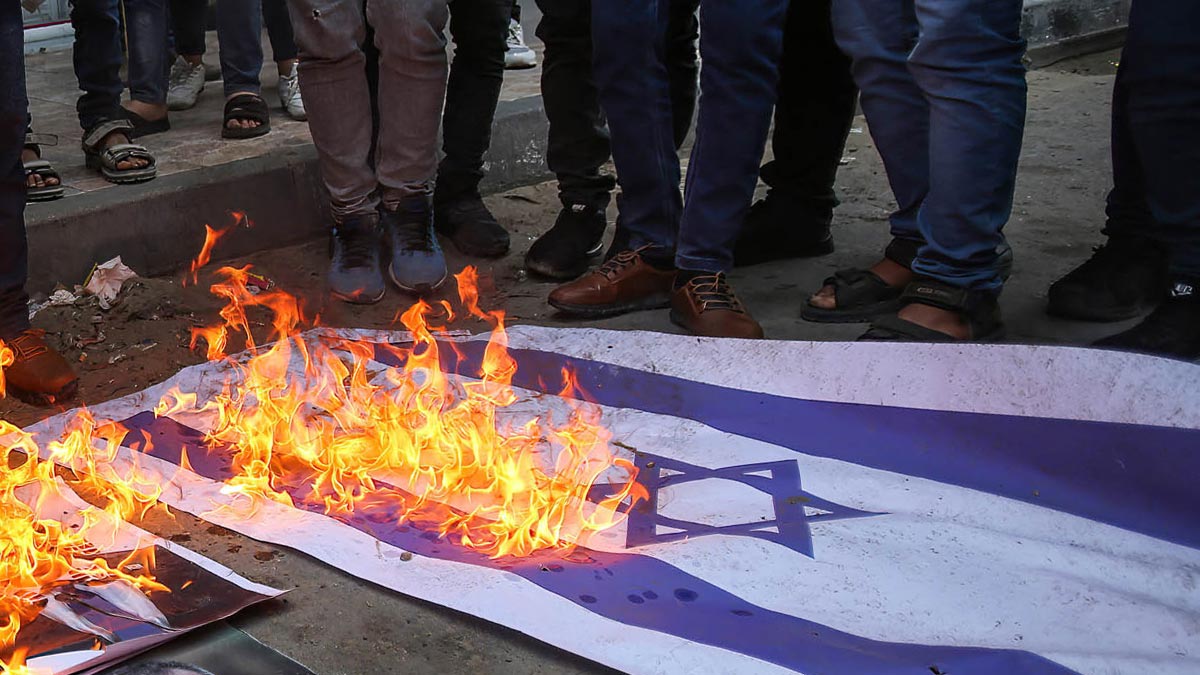 Сожжение Флага Израиля в Палестине