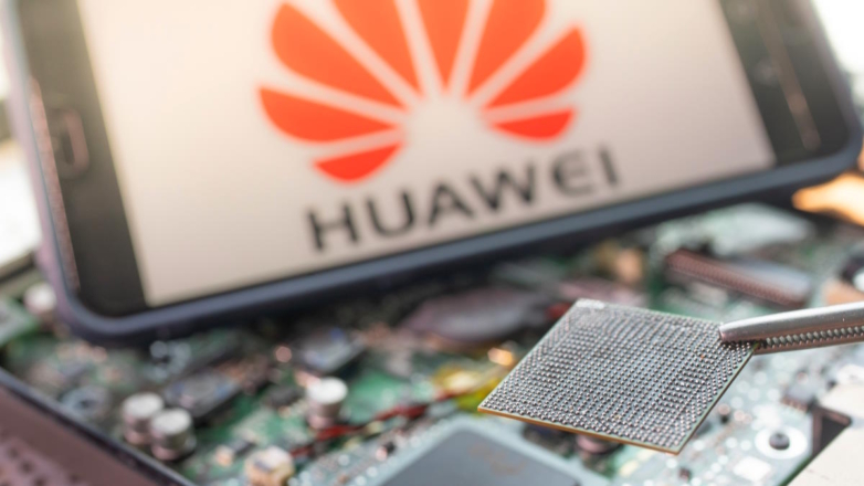 Huawei отказывается от чипов из США: как компания перешла на свою продукцию