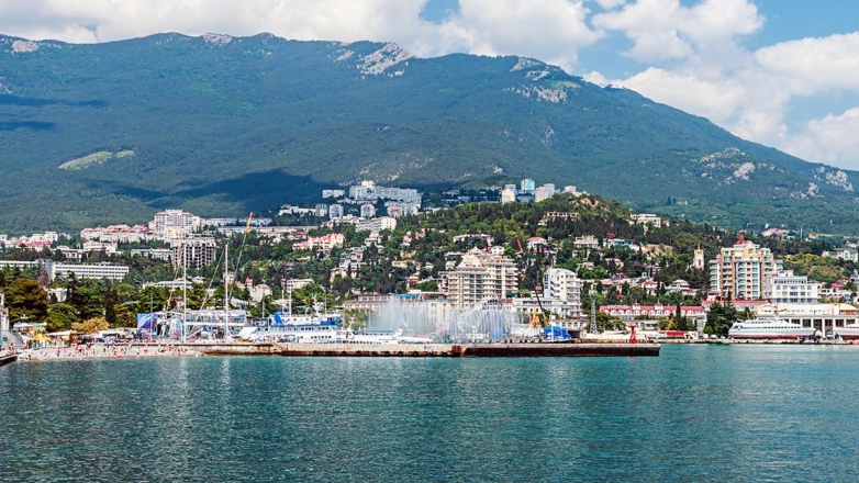Крым за год заработал более 2 миллиардов рублей на продаже украинских объектов