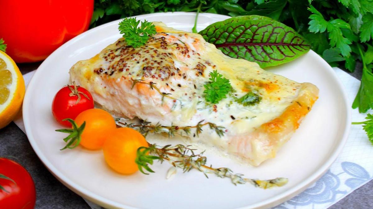 Стейки лосося, запеченные в сливочном соусе – кулинарный рецепт