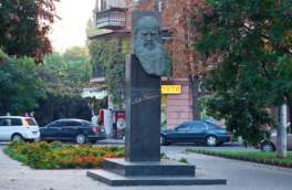 Жители Одессы отказались переименовать площадь Толстого
