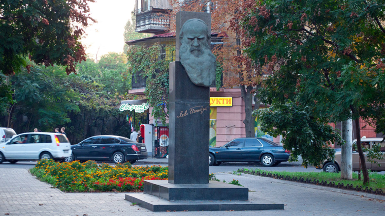 Жители Одессы отказались переименовать площадь Толстого