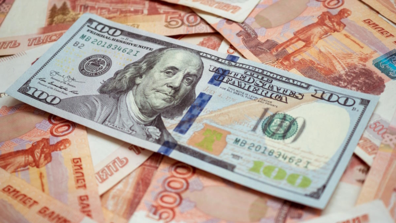Курс доллара опустился ниже 95 рублей впервые с 13 сентября
