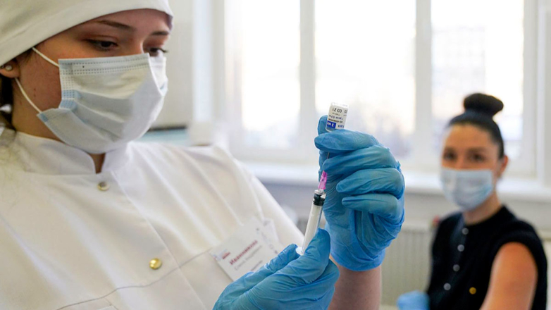 В Москве начали клинические исследования вакцин против нового варианта COVID-19