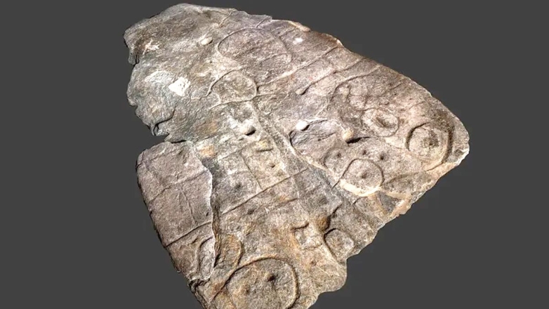 Камень со странными гравюрами оказался древней "картой сокровищ" для археологов
