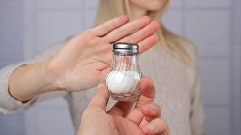 Соль: сколько употреблять в день и как сократить ее количество в рационе