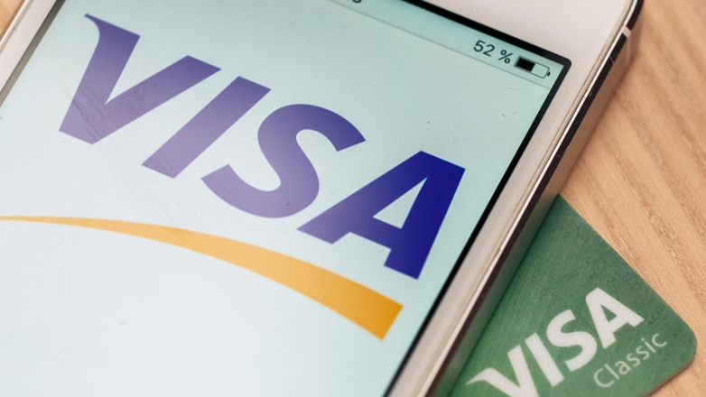 Visa запретила банкам выдавать карты россиянам: что известно по этому поводу