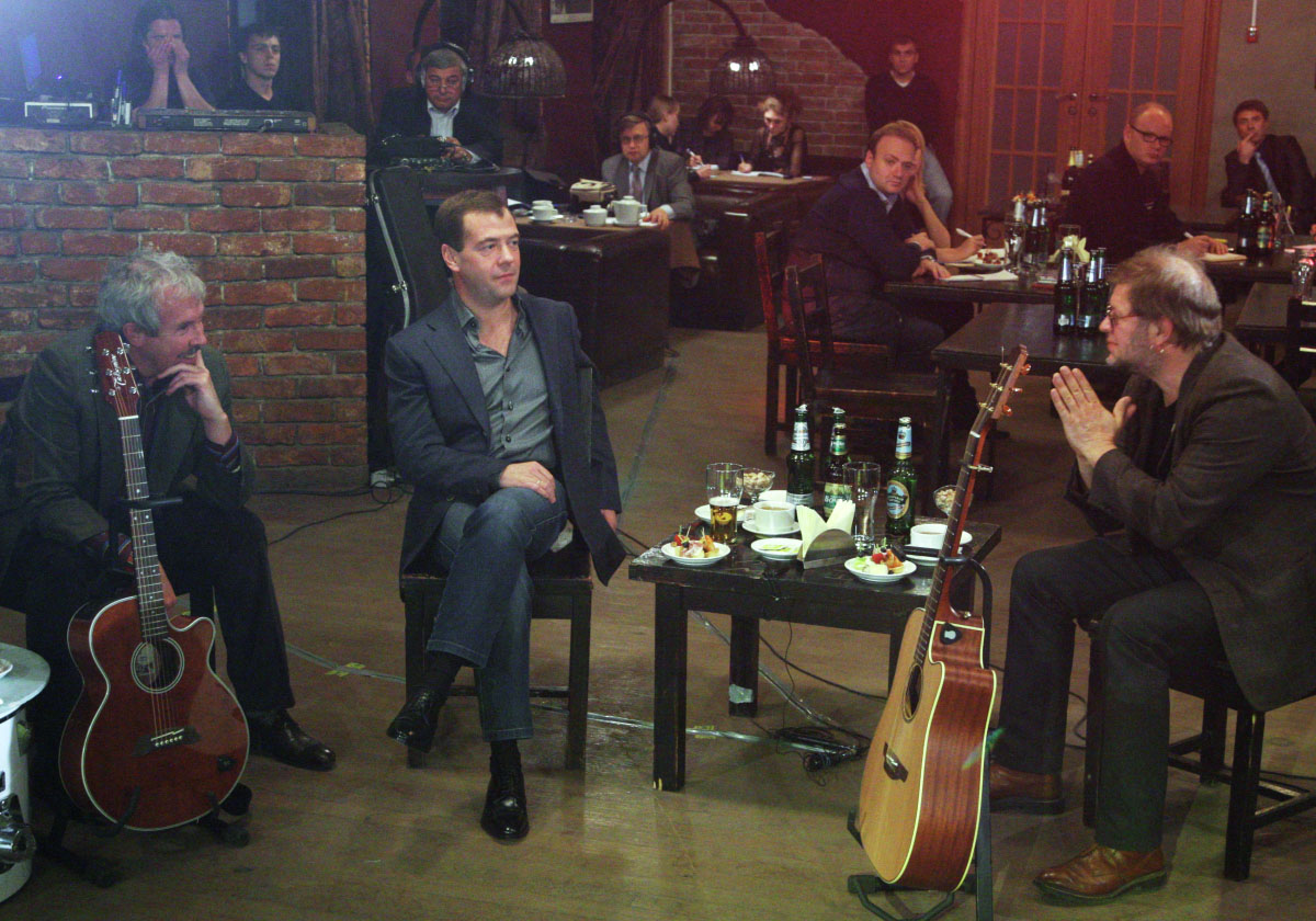 Д. Медведев провел встречу с рок-музыкантами