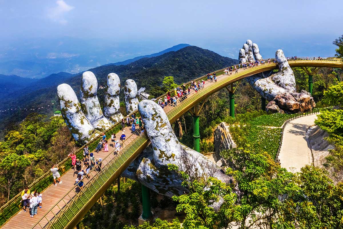 "Золотой мост" на туристическом курорте в Дананге, Вьетнам.