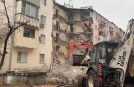 На месте рухнувшего в Астрахани дома завершили разбор завалов