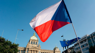 Чехия закрыла въезд россиянам без биометрических паспортов