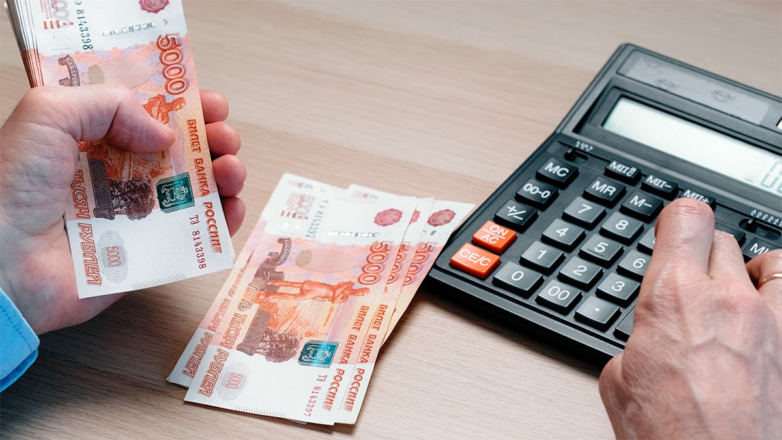 Среднемесячная зарплата в России выросла на 7,5% за 8 месяцев 2023 года