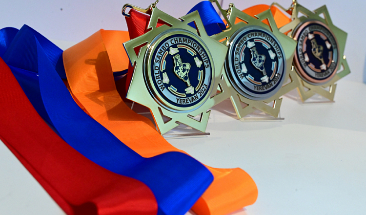 Российские самбисты выиграли медальный зачет ЧМ-2023 в Ереване