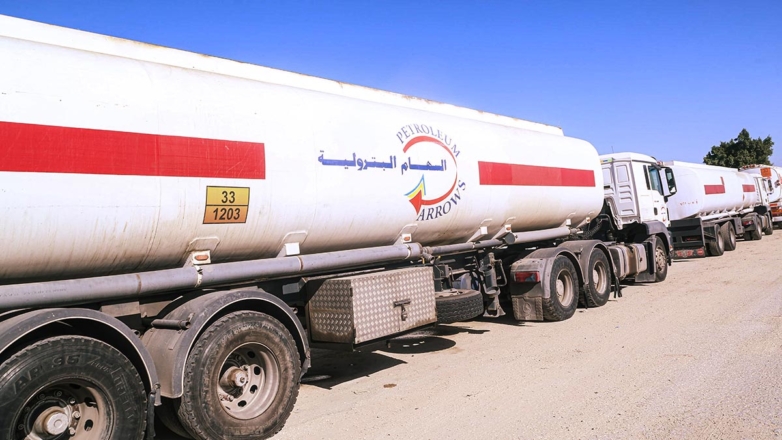Грузовики с топливом на КПП в секторе Газа