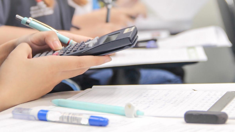 Школьникам разрешили использовать калькулятор на ОГЭ по математике