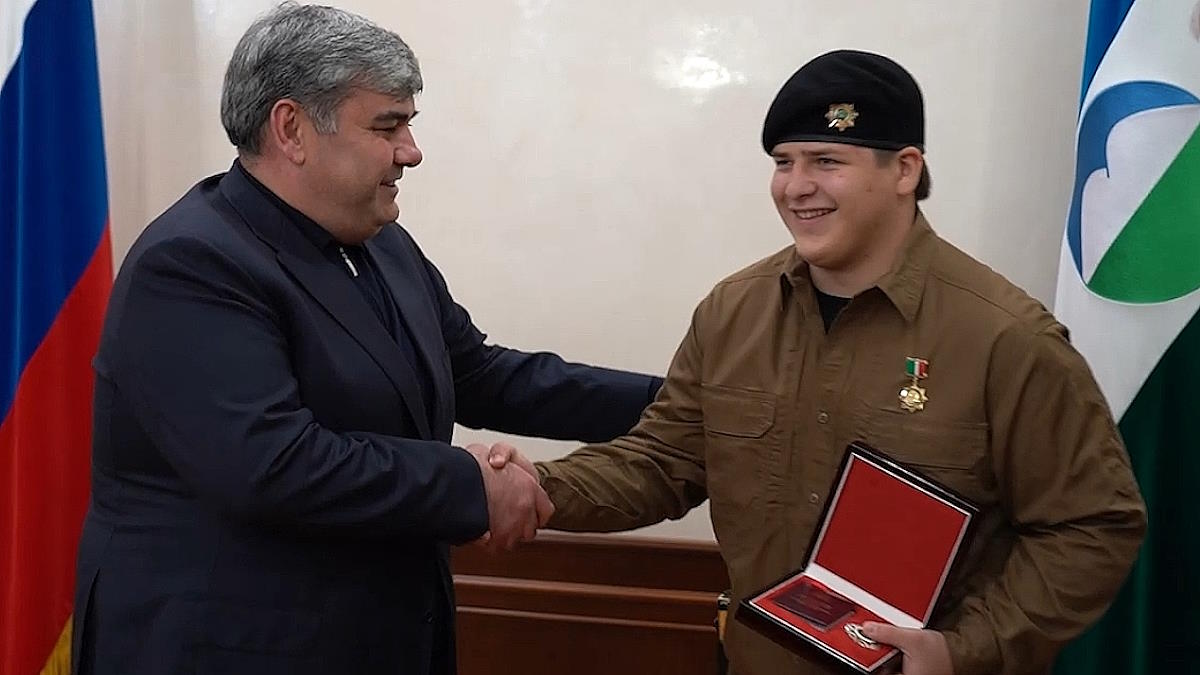 15-летний сын Кадырова получил высшую награду Кабардино-Балкарии