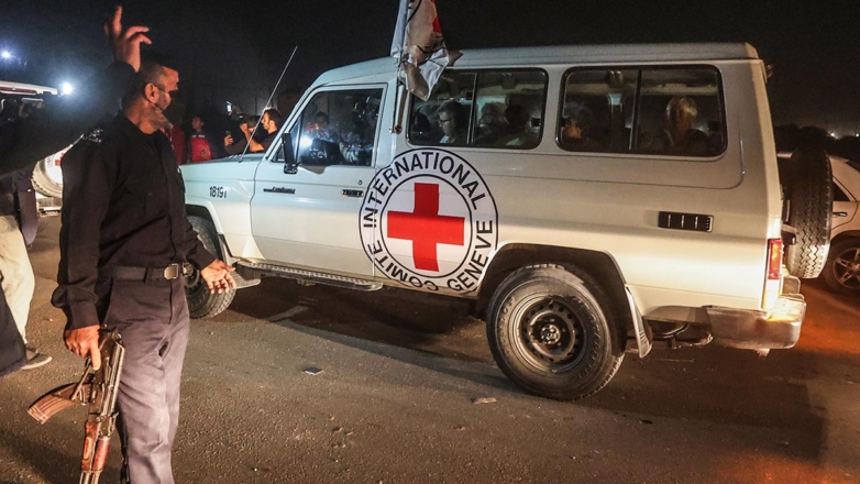 СМИ: движение ХАМАС начало передачу группы заложников Красному Кресту
