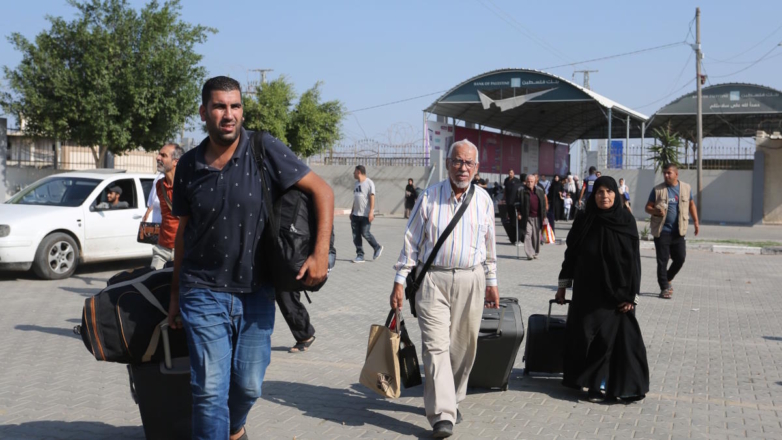Люди на границе сектора Газа и Египта