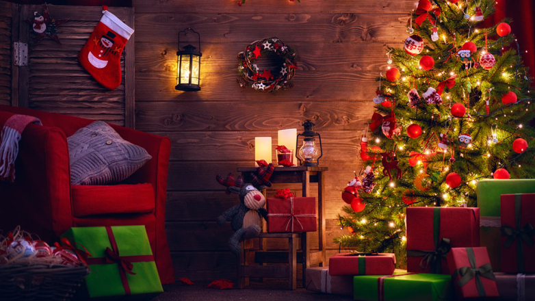 Дизайнеры дали советы, как стильно украсить дом к Новому году и Рождеству