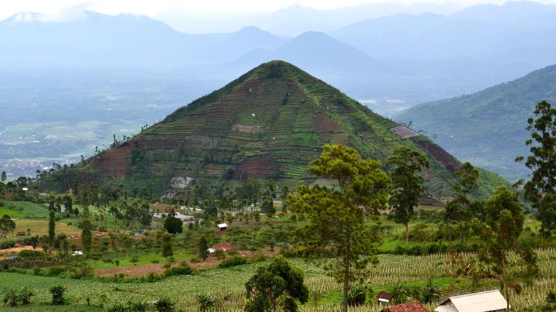 Ученые выяснили, что Гунунг Паданг в Индонезии может быть самой древней пирамидой