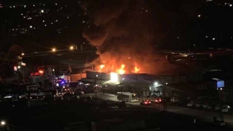 Крупный пожар на рынке Ростова-на-Дону потушили