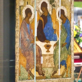 "Троицу" Рублёва установили в Троицком соборе на ее историческом месте