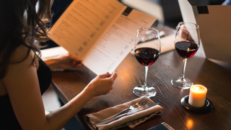 Рестораны в РФ могут обязать включить в меню вино отечественного производства