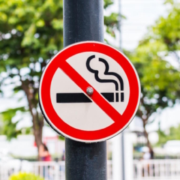 В Госдуме уточнили размеры штрафов за курение в неположенных местах