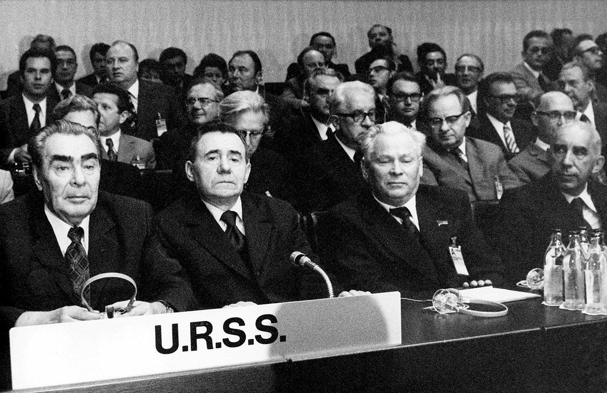 Члены советской делегации на совещании по безопасности и сотрудничеству в Европе в Хельсинки