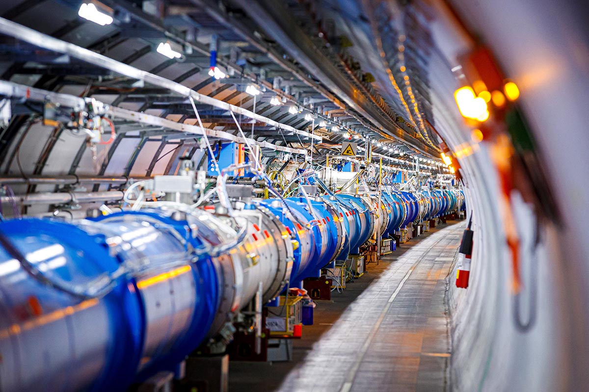 Большой адронный коллайдер в туннеле Европейской организации ядерных исследований