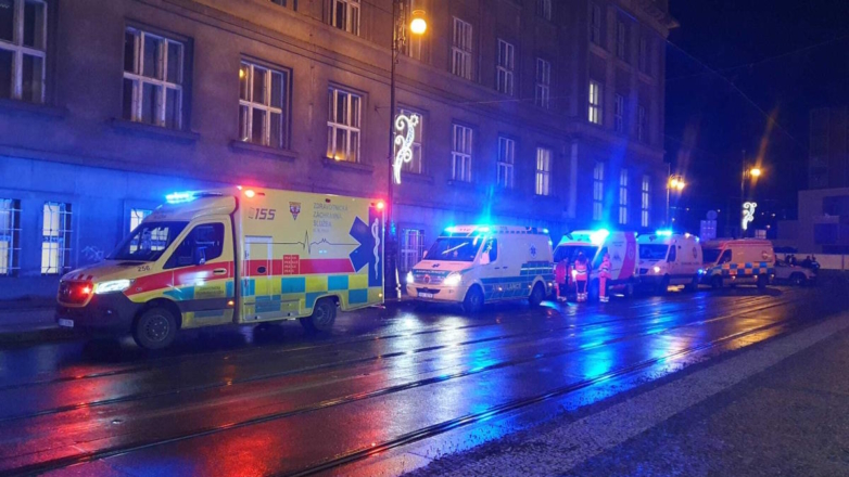 СМИ: стрелок в Праге вдохновился школьницей, открывшей огонь в школе Брянска