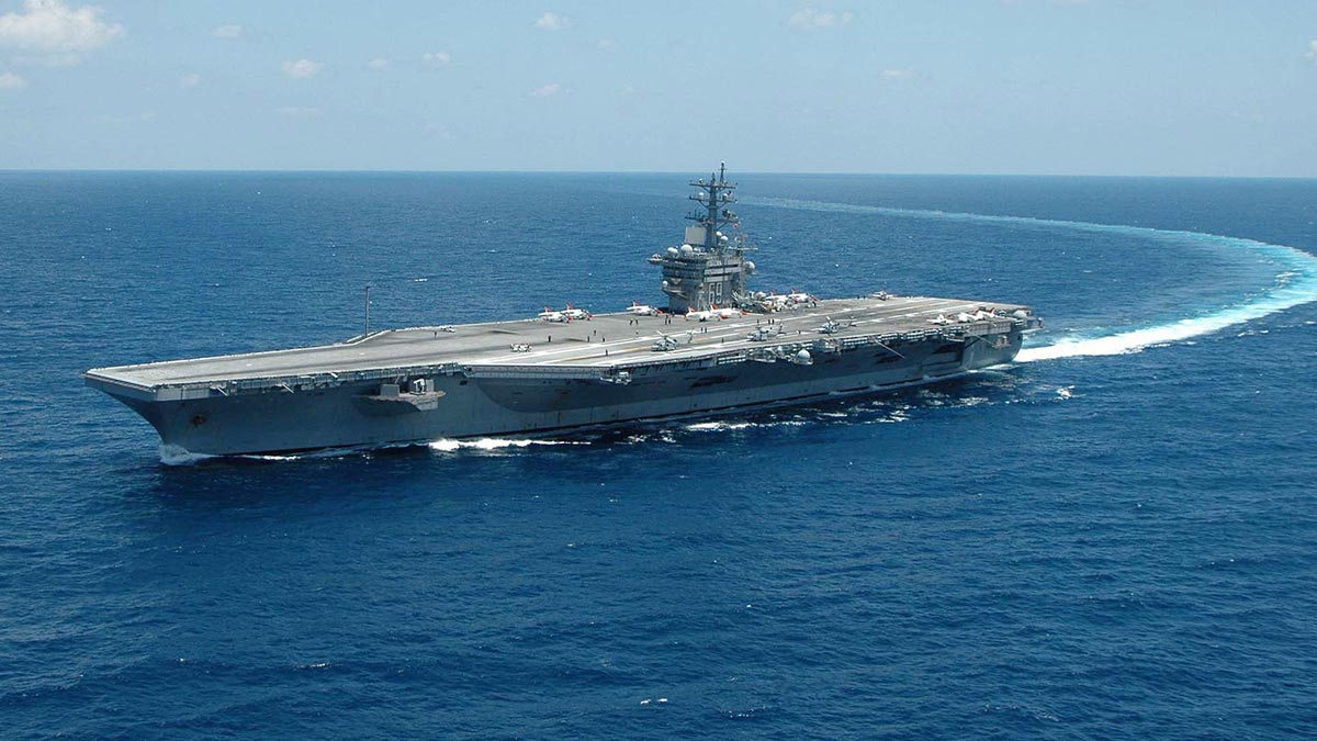 Авианосец эйзенхауэр атакован хуситами. USS Ronald Reagan CVN-76. Дуайт Эйзенхауэр авианосец. Рональд Рейган авианосец.