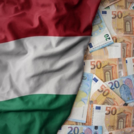 Орбан заявил о нежелании вводить евро в Венгрии из-за "развала" ЕС
