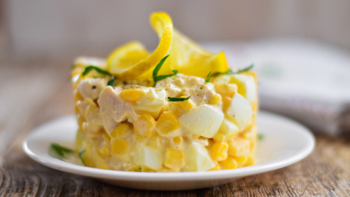 Салат с сыром, копчёной курицей и ананасами | Kulinar TV