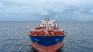 AP: танкер под панамским флагом пострадал от ракетного обстрела в Красном море