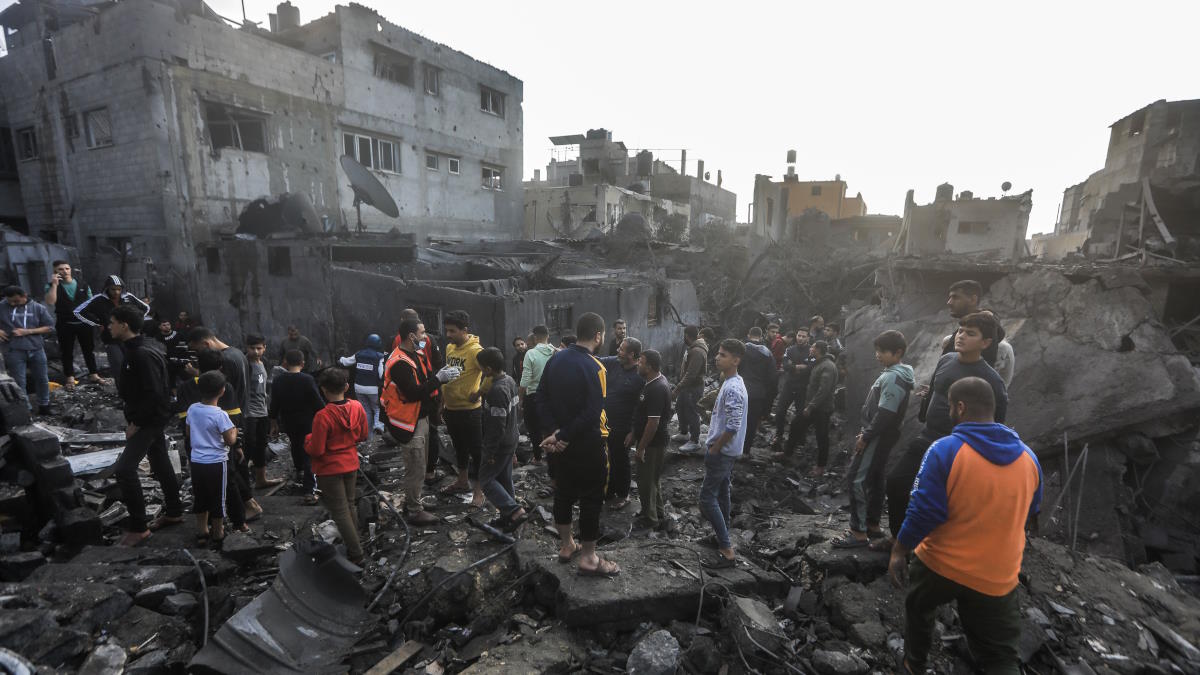 Израиль нанес более 200 ударов по Газе после возобновления войны