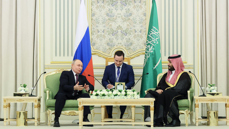 РФ и Саудовская Аравия приняли заявление по итогам визита Путина в Эр-Рияд