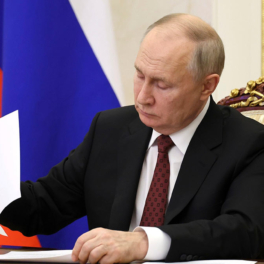 Плавающая ставка по кредитам, "право на забвение" в интернете, свидания в СИЗО. Какие законы подписал Путин