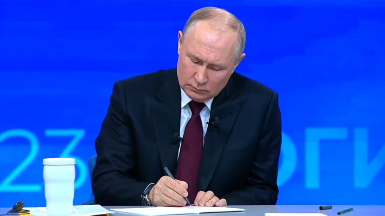 Путин пообещал оценить строгость наказаний за экономические преступления