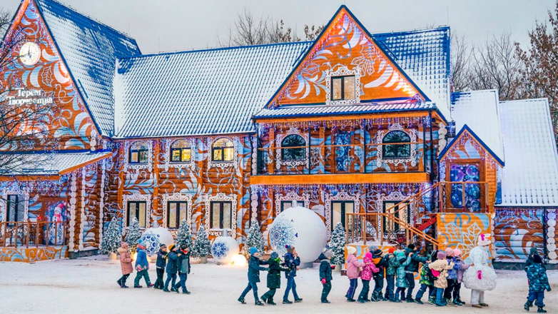 В парках Москвы откроют 3 новых филиала усадьбы Деда Мороза