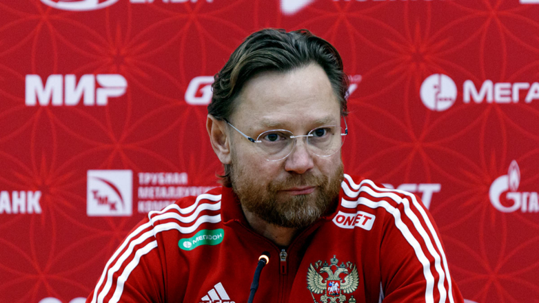 Главный тренер сборной России по футболу Валерий Карпин