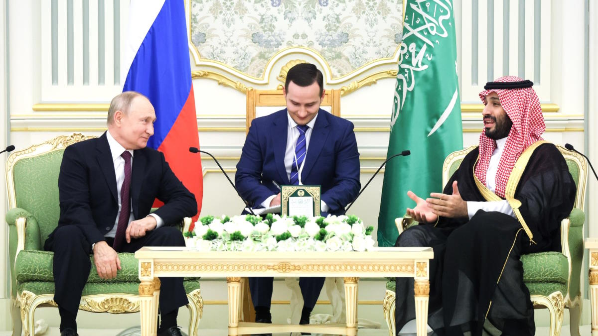 Саудовский принц Аль-Фейсал прокомментировал визит Путина в Эр-Рияд