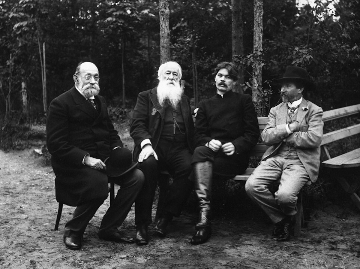 Стоян Новакович, Владимир Стасов, Максим Горький и Илья Репин, 1905 год